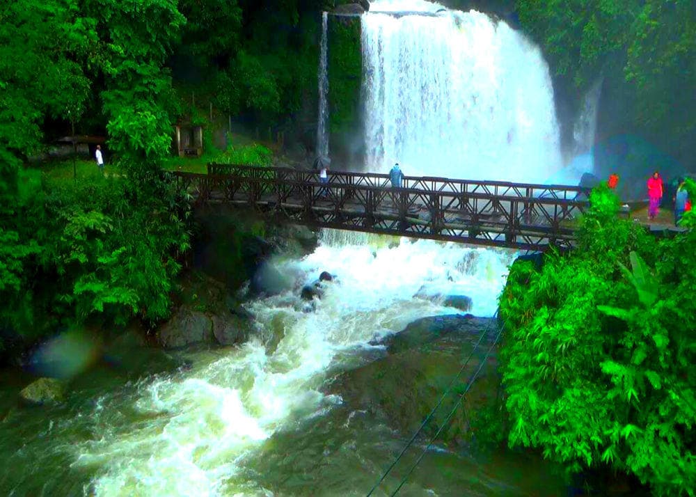 9 top most Heart-stripping waterfalls in Meghalaya will leave you to stun 9 top most Heart-stripping waterfalls in Meghalaya will leave you to stun