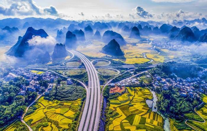 Get bamboozled seeing these 7 Most Stunning Roads in the World Get bamboozled seeing these 7 Most Stunning Roads in the World