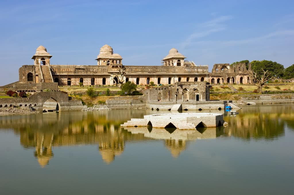 Meet the ship-like mahal of Mandu and more places to explore here... Meet the ship-like mahal of Mandu and more places to explore here...