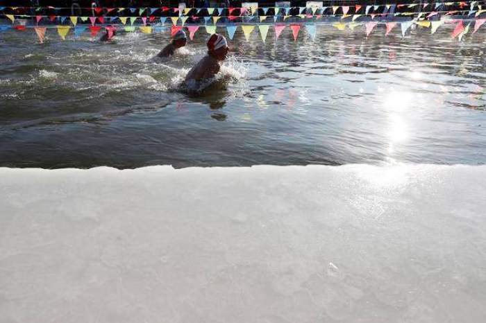Harbin Enjoy swimming in sub-polar temperature